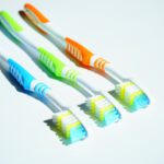 toothbrushes-g7e6233507_640
